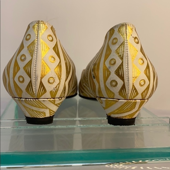 Bruno Magli Sz 6 Flat Gold White Leather Flats - Picture 6 of 11